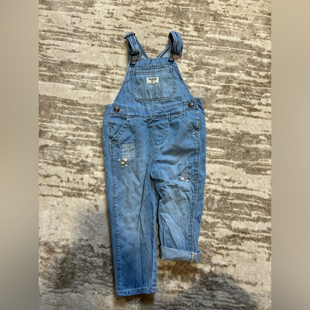 Oshkosh B’gosh Floral Patchwork Overalls in Size 2T - Picture 4 of 8